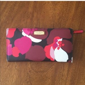 Kate Spade Wallet ♠️♠️♠️ great condition!